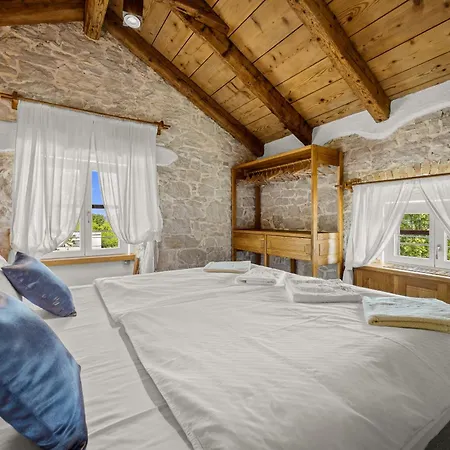 Vila Blazeni Miroslav Bulesic In Istria For 8 People With Private Heated Pool And Sauna Vranje Selo